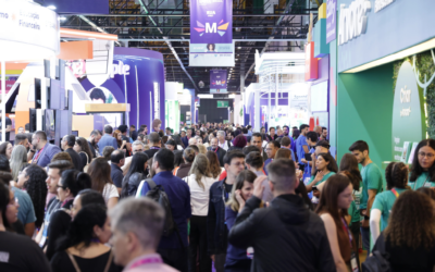 CNA apresenta solução que integra ensino bilíngue e tecnologia ao currículo escolar na Bett Brasil 2026